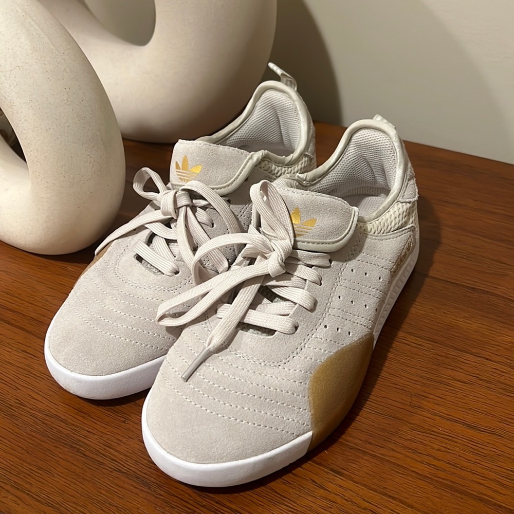 Adidas Sneakers